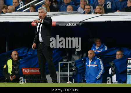 Madrid, Spanien. 28. September 2013. Real Madrid CF gegen Atletico de Madrid (0: 1) im Santiago Bernabeu Stadion. Carlo Ancelotti Trainer von Real Madrid Credit: Action Plus Sport/Alamy Live News Stockfoto