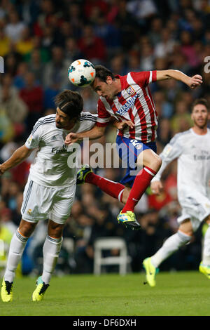 Madrid, Spanien. 28. September 2013. Real Madrid CF gegen Atletico de Madrid (0: 1) im Santiago Bernabeu Stadion. Diego Godin (uruguayische Verteidiger an. Madrid) Credit: Aktion Plus Sport/Alamy Live-Nachrichten Stockfoto