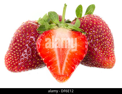 Frische Erdbeeren auf weißem Hintergrund isoliert. Studio gedreht. Stockfoto