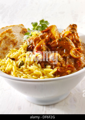 Huhn Madras, Pilau Reis & Popodoms. Indische traditionelle Curry. Stockfoto