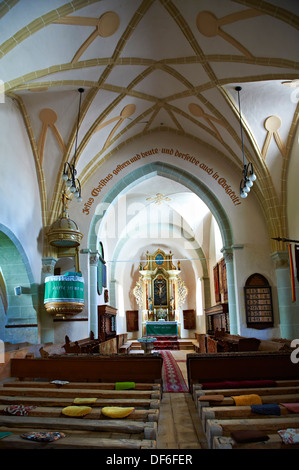 Innenraum der mittelalterlichen befestigten Kirche Harman, Harman, BHs Ov, Transylvania. UNESCO-Weltkulturerbe. Stockfoto