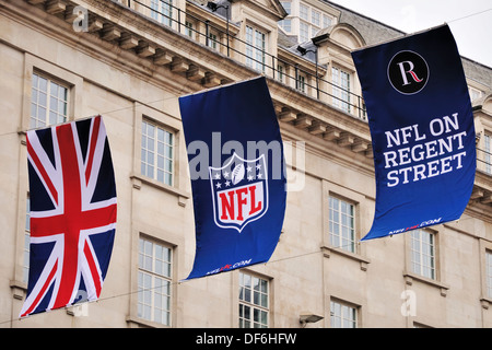 Fahnen und Banner hängen entlang Regent Street während der NFL Block Party am 28. September 2013 Stockfoto