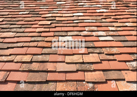 Handgemachte alte Kent Peg und Clay Plain Fliesen gemischt mit modernen Dachziegel sympathischen Restaurierung Wirkung verleihen Stockfoto