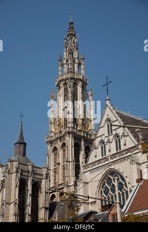 kirchliche Turm von der Onze-Lieve-Vrouwekathedraal (Kathedrale unserer lieben Frau) und zentrale Antwerpen, Belgien, Europa Stockfoto