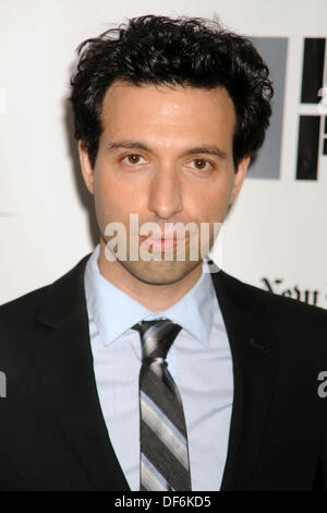 New York City, USA. 28. September 2013. Alex Karpovsky besucht die 'Innen Lleywn Davis' Premiere während der 51. New York Film Festival in der Alice Tully Hall im Lincoln Center. © Dpa picture-Alliance/Alamy Live News Stockfoto