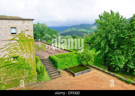 Posada Geres Amares, alte Kloster, Kreuzgang, Ansichten der umgebenden Hügel, große Wandern Bereich im Geres Nationalpark, Nordportugal Stockfoto