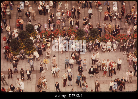 MÜNCHENS GROßES UND SCHÖNES FUSSGANGERZONE (FUßGÄNGERZONE) ZURÜCKGEKEHRT KOMMERZIELLEN UND KULTURELLEN ZENTRUM DER STADT... 551800 Stockfoto