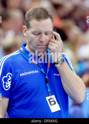 Kiel Trainer Alfred Gislason während der Handball-Champions League-Gruppe B-match zwischen THW Kiel Ands KIF Kolding Copenhagen bei Sparkassenarena in Kiel, Deutschland, 29. September 2013. Kiel gewann 29-26. Foto: CHRISTIAN CHARISIUS Stockfoto