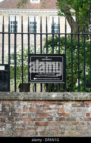 Touristische Informationen Schild Sir Edward Heaths Haus Arundells in Salisbury Kathedrale nahe Wiltshire UK Stockfoto