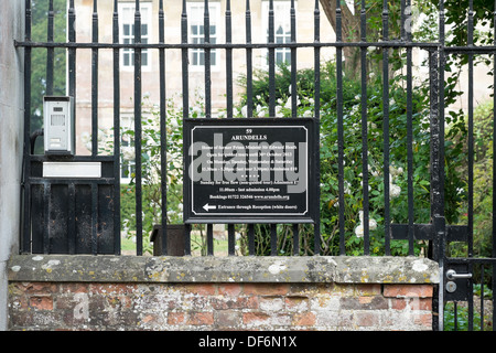 Touristische Informationen Schild Sir Edward Heaths Haus Arundells in Salisbury Kathedrale nahe Wiltshire UK Stockfoto
