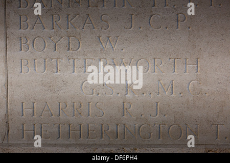 Die Inschrift an britischen Komponisten George nachdem Kaye Butterworth auf der Thiepval-Denkmal auf die fehlende an der Somme Stockfoto