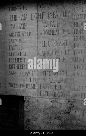 Die Inschrift an britischen Komponisten George nachdem Kaye Butterworth auf der Thiepval-Denkmal auf die fehlende an der Somme Stockfoto