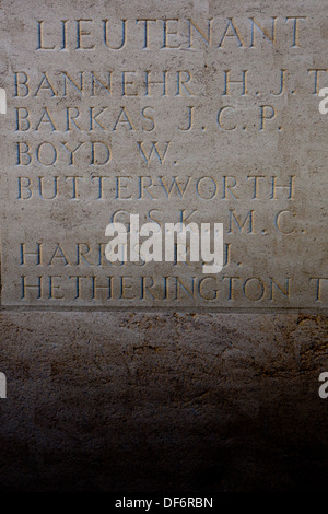 Die Inschrift an britischen Komponisten George nachdem Kaye Butterworth auf der Thiepval-Denkmal auf die fehlende an der Somme Stockfoto