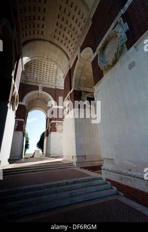 Die Inschrift an britischen Komponisten George nachdem Kaye Butterworth auf der Thiepval-Denkmal auf die fehlende an der Somme Stockfoto