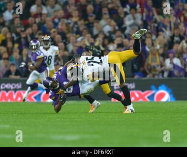 London, UK. 29. September 2013. Minnesota Vikings Wide Receiver Jerome Simpson [81] fängt einen Pass während des NFL International Series-Spiels zwischen Pittsburgh Steelers V Minnesota Vikings im Wembley-Stadion. Bildnachweis: Action Plus Sport Bilder/Alamy Live News Stockfoto