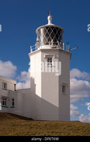 Lizard Point, Cornwall, Vereinigtes Königreich, Souvenirläden, der Leuchtturm, Rettungsstation usw. zeigen. Stockfoto