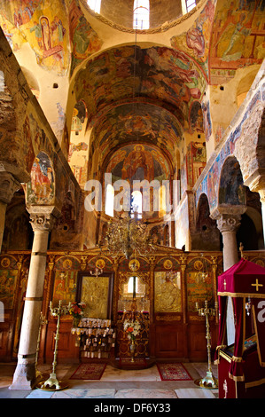 Innenraum des byzantinischen orthodoxen Klosters Pantanassa, mit byzantinischen Fresken & Symbole, Mystras, Stockfoto