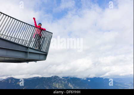 Blick von der Plattform Alpspix auf dem Osterfelderkopf Gipfel in der Nähe von Garmisch-Partenkirchen Bayern Deutschland Stockfoto