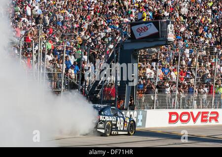 Dover, DE, USA. 29. September 2013. Dover, DE - Sep 29, 2013: Jimmie Johnson (48) gewinnt die AAA-400 auf dem Dover International Speedway in Dover, DE. © Csm/Alamy Live-Nachrichten Stockfoto