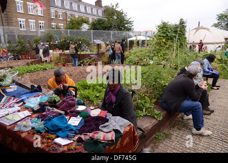 London, UK 29. September 2013: Stall von Hand machen wolligen Hut am Spitalfields Stadtbauernhof. © Siehe Li/Alamy Live News Stockfoto