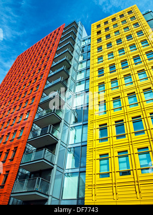 Fassade des Central Saint Giles, entworfen vom italienischen Architekten Renzo Piano, Giles High Street, London, England, Vereinigtes Königreich Stockfoto