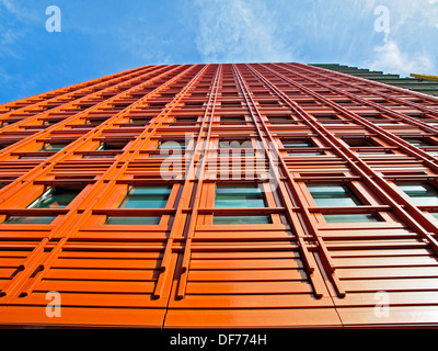 Fassade des Central Saint Giles, entworfen vom italienischen Architekten Renzo Piano, Giles High Street, London, England, Vereinigtes Königreich Stockfoto
