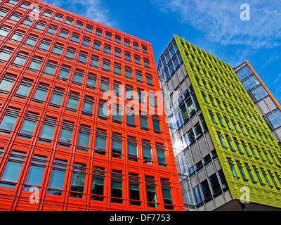 Fassade des Central Saint Giles, entworfen vom italienischen Architekten Renzo Piano, Giles High Street, London, England, Vereinigtes Königreich Stockfoto