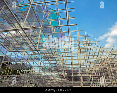 Die 2013 temporären Pavillon des japanischen Künstlers Sou Fujimoto an der Serpentine Gallery in Kensington Gardens, London, England Stockfoto