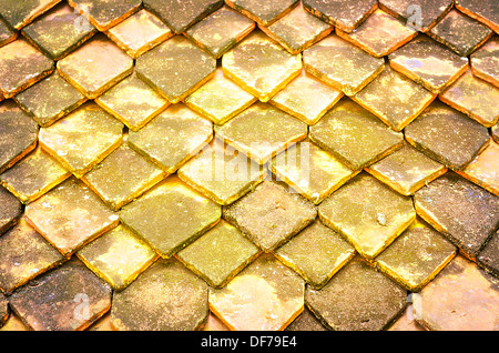 Das Dach gefliest gemacht von Tonmaterial gebacken. Stockfoto