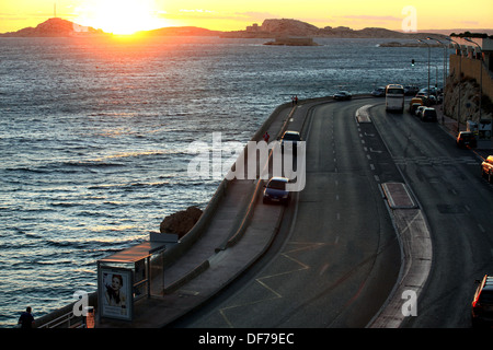 Sonnenuntergang über der Corniche Kennedy in Marseille Stockfoto