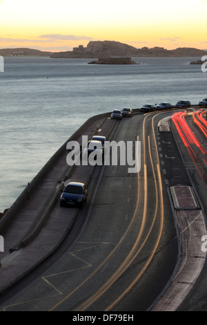 Sonnenuntergang über der Corniche Kennedy in Marseille Stockfoto