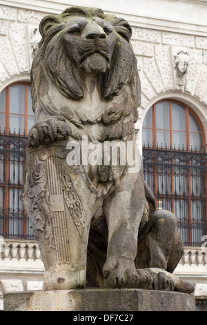 Steinernen Löwen Statue Wache Stockfoto