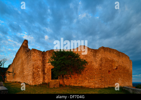 Burgruine auf Berg Schlossberg Hainburg an der Donau, Niederösterreich, Österreich Stockfoto