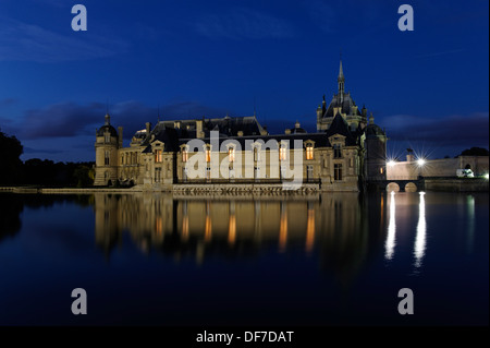 Château de Chantilly in der Nacht, Chantilly, Département Oise, Picardie, Frankreich Stockfoto