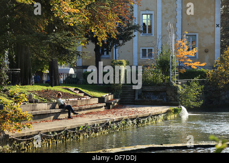 Die Gallo romanischen Stadt Isle Sur la Sorgue und den malerischen Wasserstraßen rund um die Stadt. Stockfoto