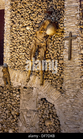 Gestapelt, Knochen und Schädel im Beinhaus, Capela Dos Ossos Parede, Kapelle der Knochen, Knochen Kapelle, Évora, Évora Bezirk Stockfoto