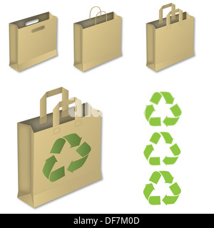 Vier braunen Papiertüten mit Recycling-Symbol. Stockfoto