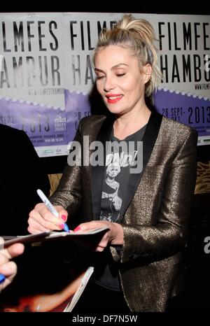 Hamburg, Deutschland. 29. September 2013. Emmanuelle Seigner-Premiere der Polanskis film "Venus im Pelz" im Passage-Kino in Hamburg/Picture Alliance © Dpa picture-Alliance/Alamy Live News Stockfoto