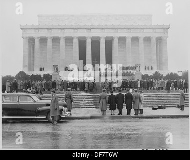 Präsident Truman besuchte Präsident Lincolns Geburtstag eine Zeremonie am Lincoln Memorial. Dieses Foto zeigt eine... 199791 Stockfoto