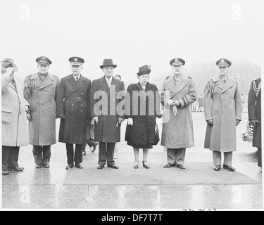 Präsident Truman besuchte eine Zeremonie am Lincoln Memorial zu Ehren des Geburtstags von Präsident Lincoln. L, R, W... 199795 Stockfoto