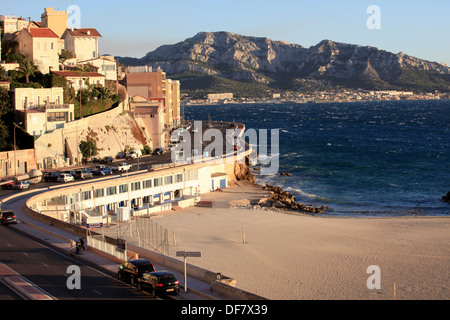 Der Corniche Kennedy-Promenade von Marseille und der Strand des "Prophète" Stockfoto