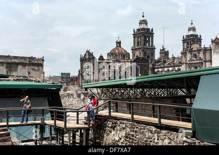 Templo Mayor aztekische Ruinen im Herzen der Altstadt von Mexiko-Stadt. Stockfoto