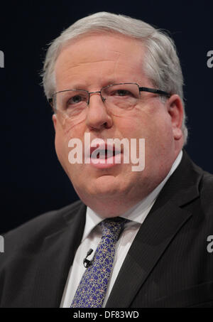 PATRICK MCLOUGHLIN MP SECRETARY OF STATE FOR TRANSPO 30. September 2013 MANCHESTER Stadtzentrum von MANCHESTER ENGLAND Stockfoto