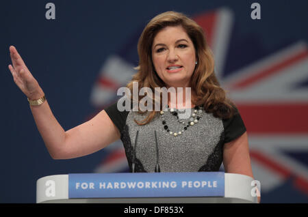 KAREN BRADY stellvertretender Vorsitzender der WEST HAM Einheit 30. September 2013 MANCHESTER Stadtzentrum von MANCHESTER ENGLAND Stockfoto