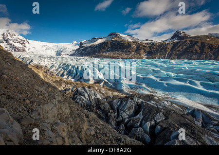 Svinafellsjokull Gletscher im Nationalpark Skaftafell, Island Svinafellsjokull ist ein Auslassgletscher der Eiskappe des Vatnajökull, Island Stockfoto