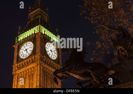 Big Ben Boadicea Statue Nacht Bild London Stockfoto