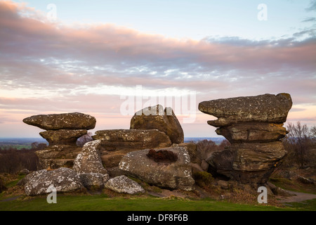 Sonnenuntergang am Brimham Rocks, North Yorkshire. Stockfoto