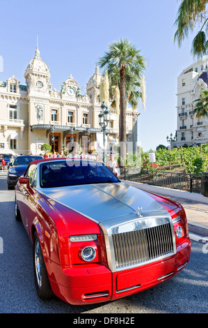 Europa, Frankreich, Fürstentum Monaco, Monte Carlo. Luxus Autos vor der Casino. Stockfoto