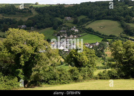 Branscombe Dorf mit Häusern und kleinen Feldern auf der Jurassic Küste von East Devon im Sommer Stockfoto