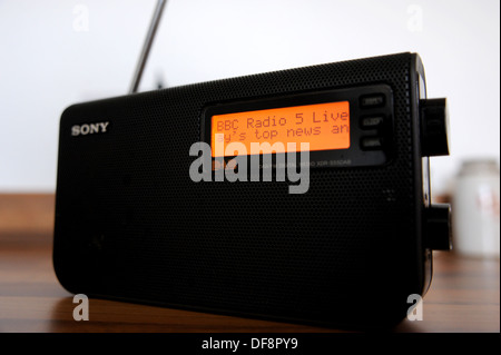 Sony digitale DAB radio spielen BBC 5 Live News und Sport-Programm Stockfoto